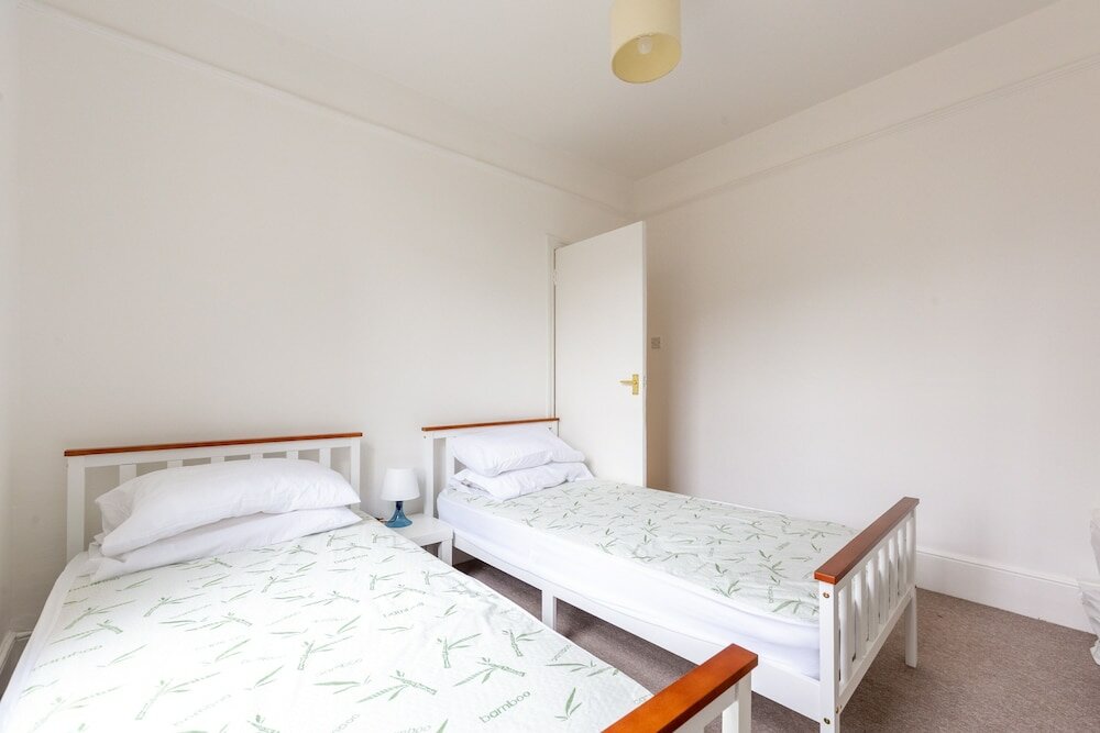 Фото Spacious 3 Bedroom House With Garden - Hammersmith