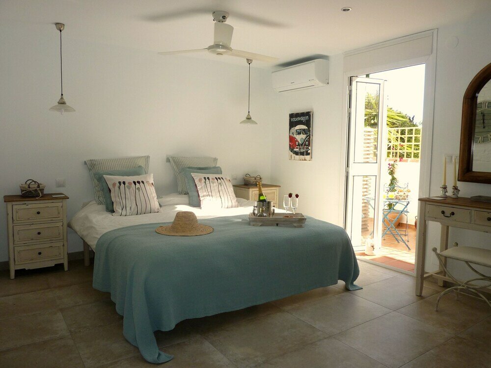 Фото Villa Breeze Boutique Guest Rooms Marbella