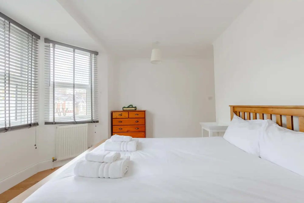 Фото Bright & Spacious 5bd House - Peckham