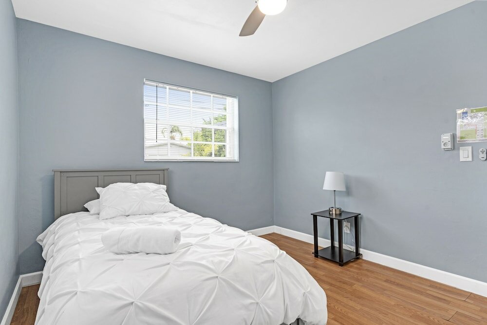 Фото Dania Hills w Pool 10 min to Beach