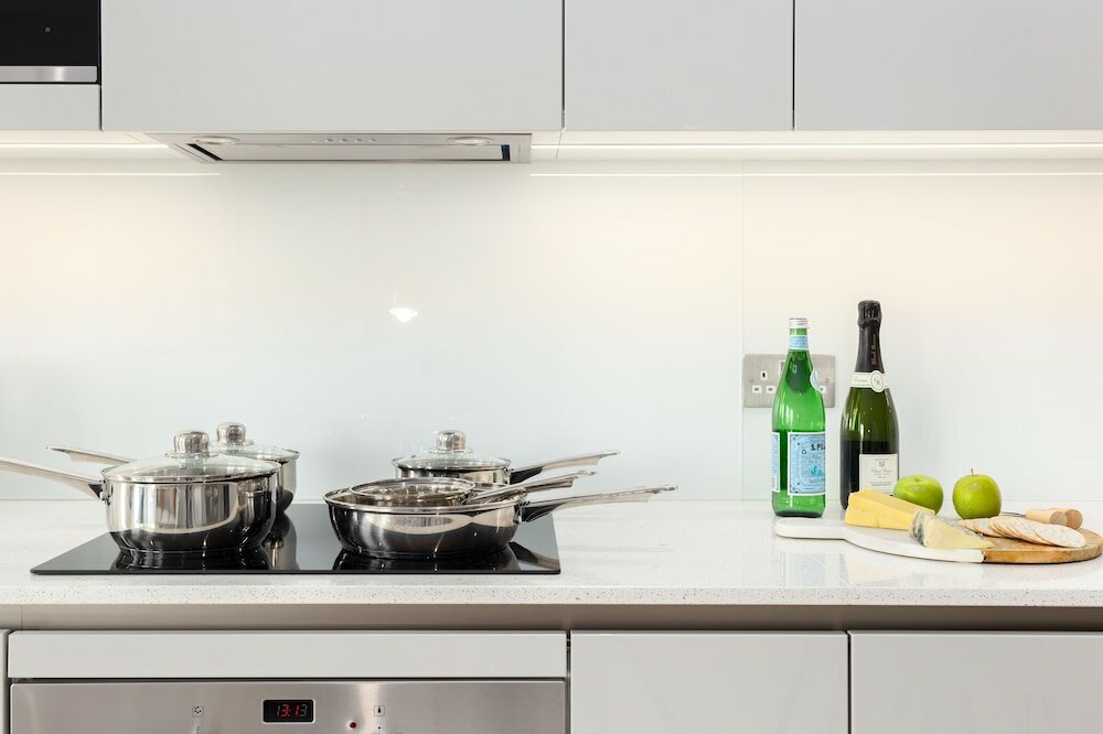 Фото Two Bedroom Serviced Apartment with Balcony in Weymouth Building, Deacon Street