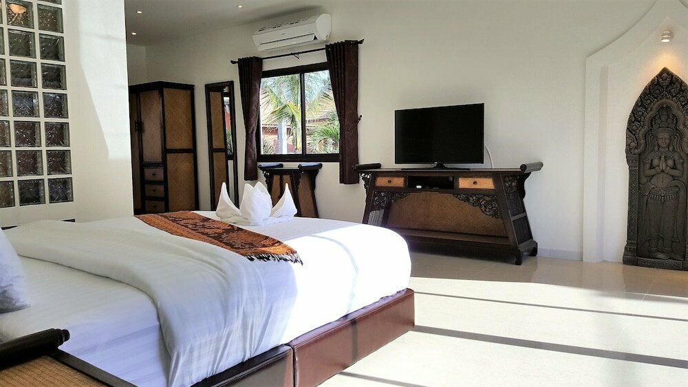 Hotel Wowland Luxury Pool Villa Pattaya Walking Street - 6 Bedrooms, Pattaya, photo