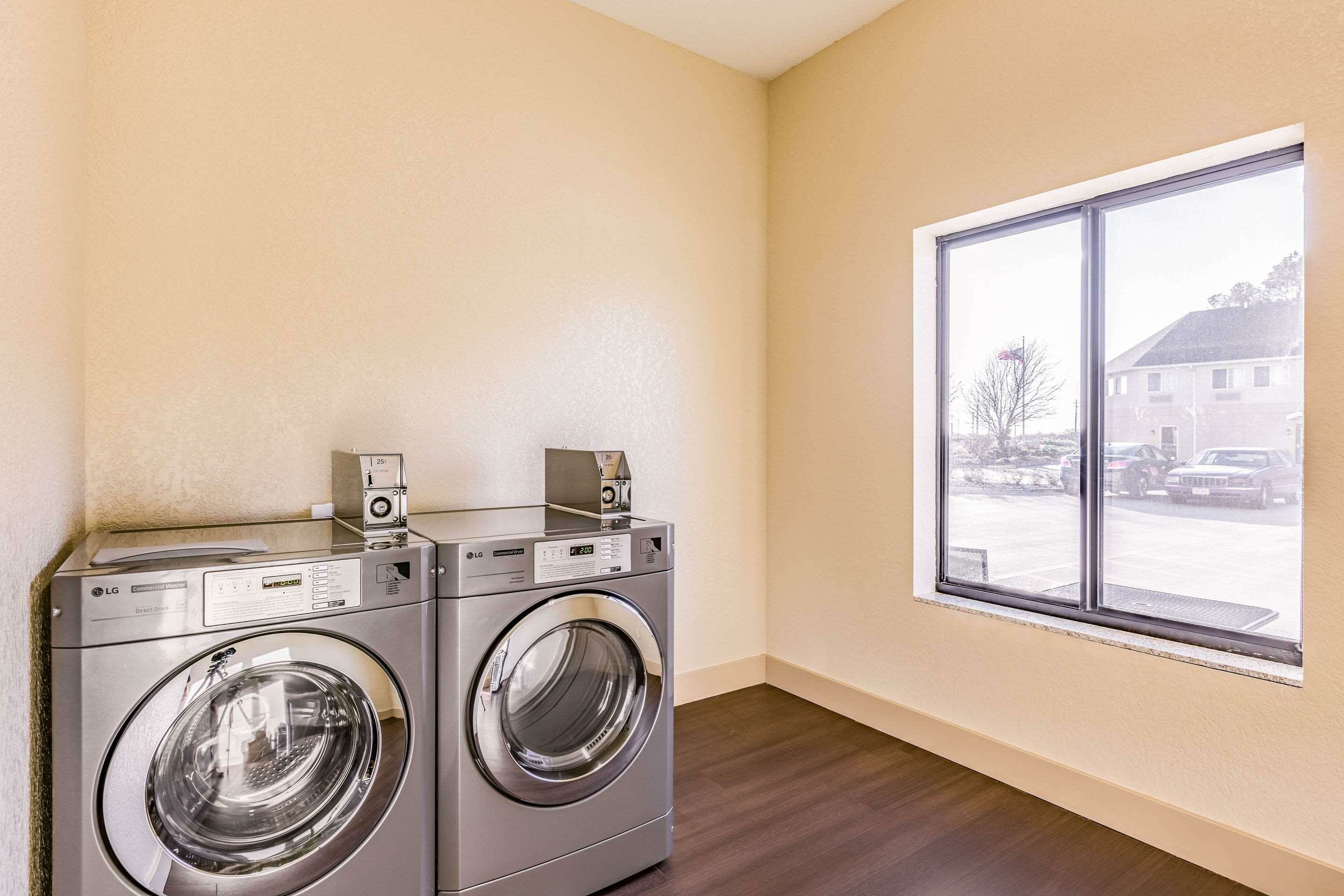 Фото Super 8 by Wyndham Altoona