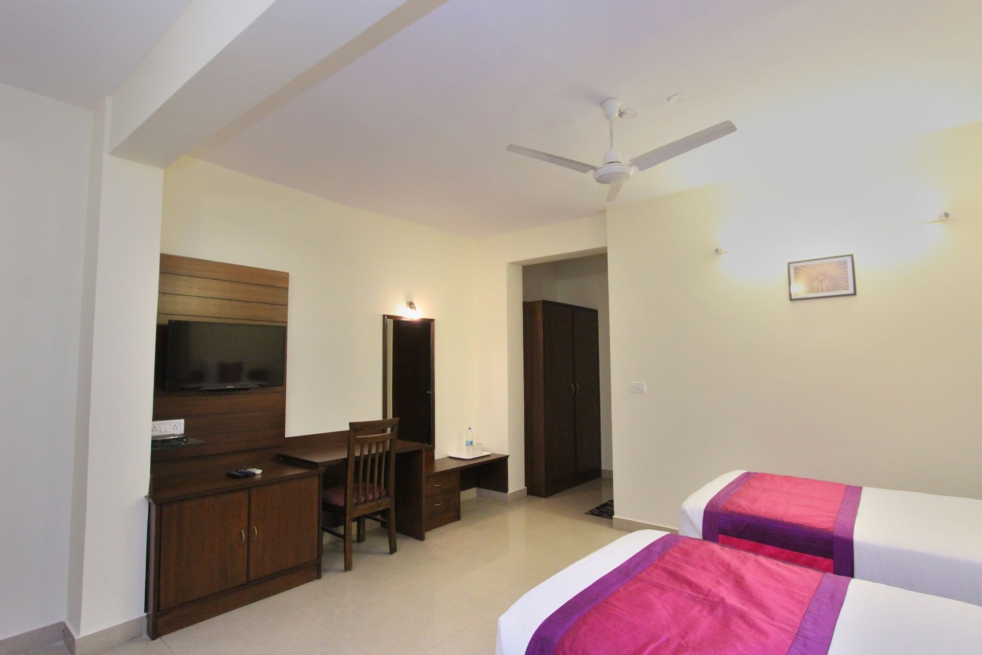 Фото Oyo 8501 Abhimaani Comforts