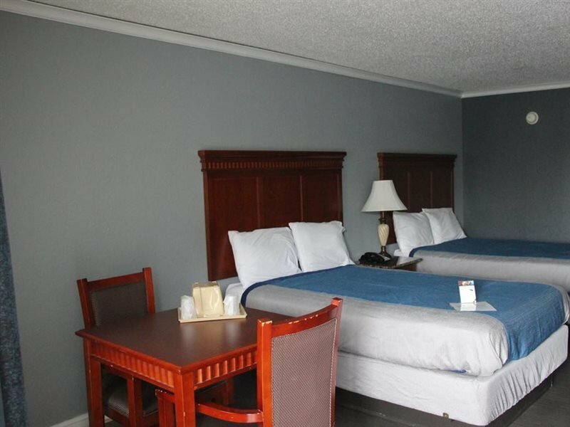 Фото Quarters Inn & Suites