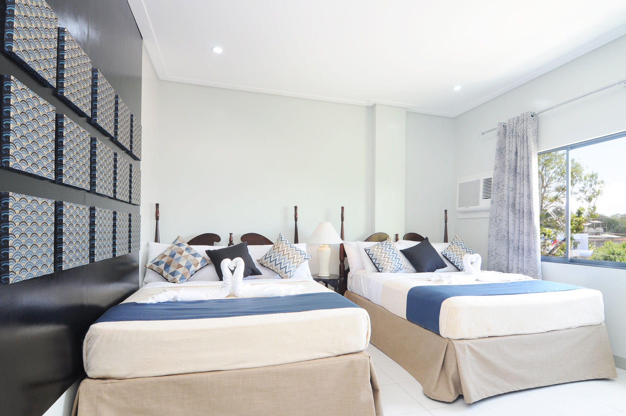 Фото 717 Cesar Place Hotel