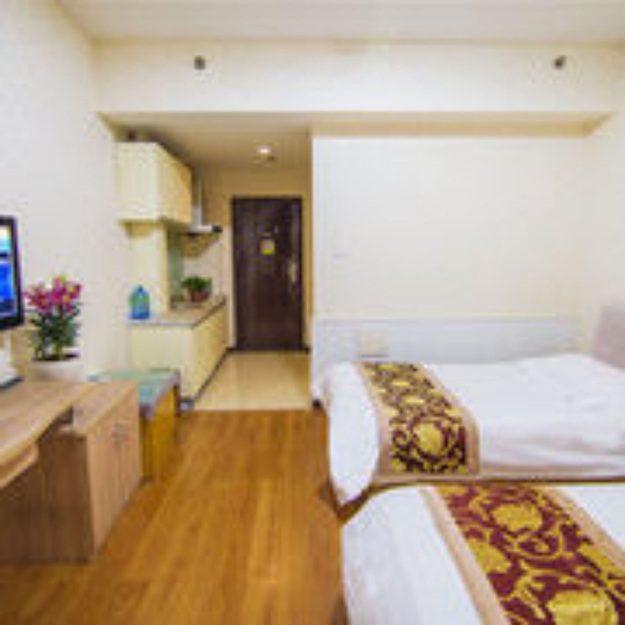 Фото Xian Golden Tree Business Hotel