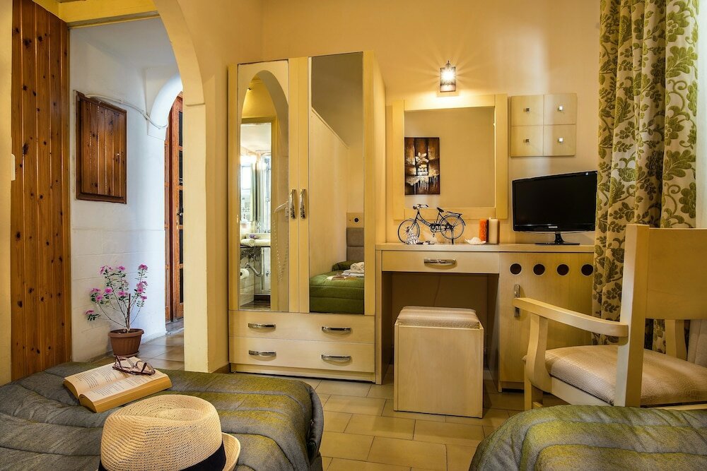 Фото Semiramis Guesthouse