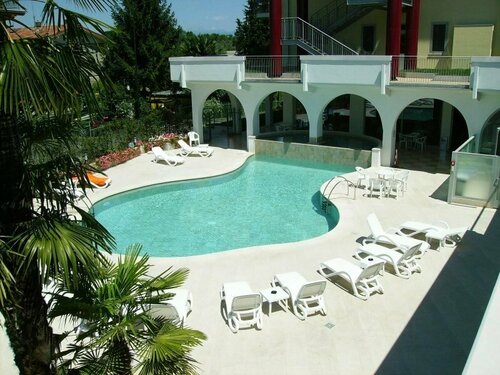 Внешний вид отеля Hotel Rivus в Пескиера-дель-Гарде, фото 3