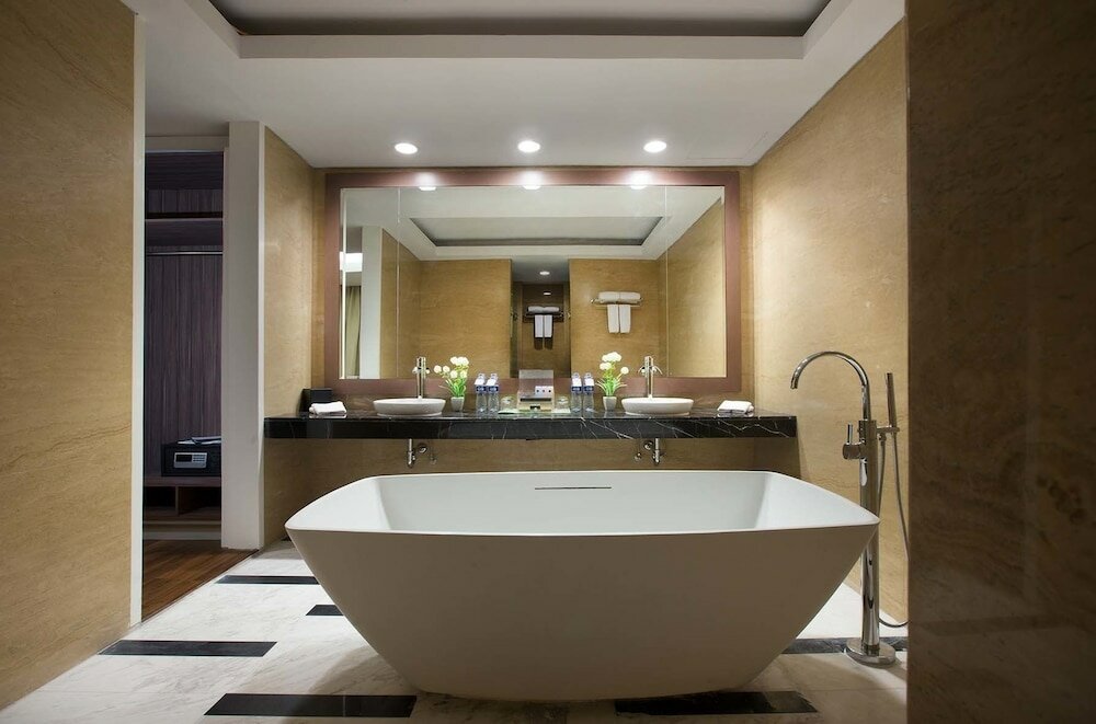 Фото Hariston Hotel and Suites