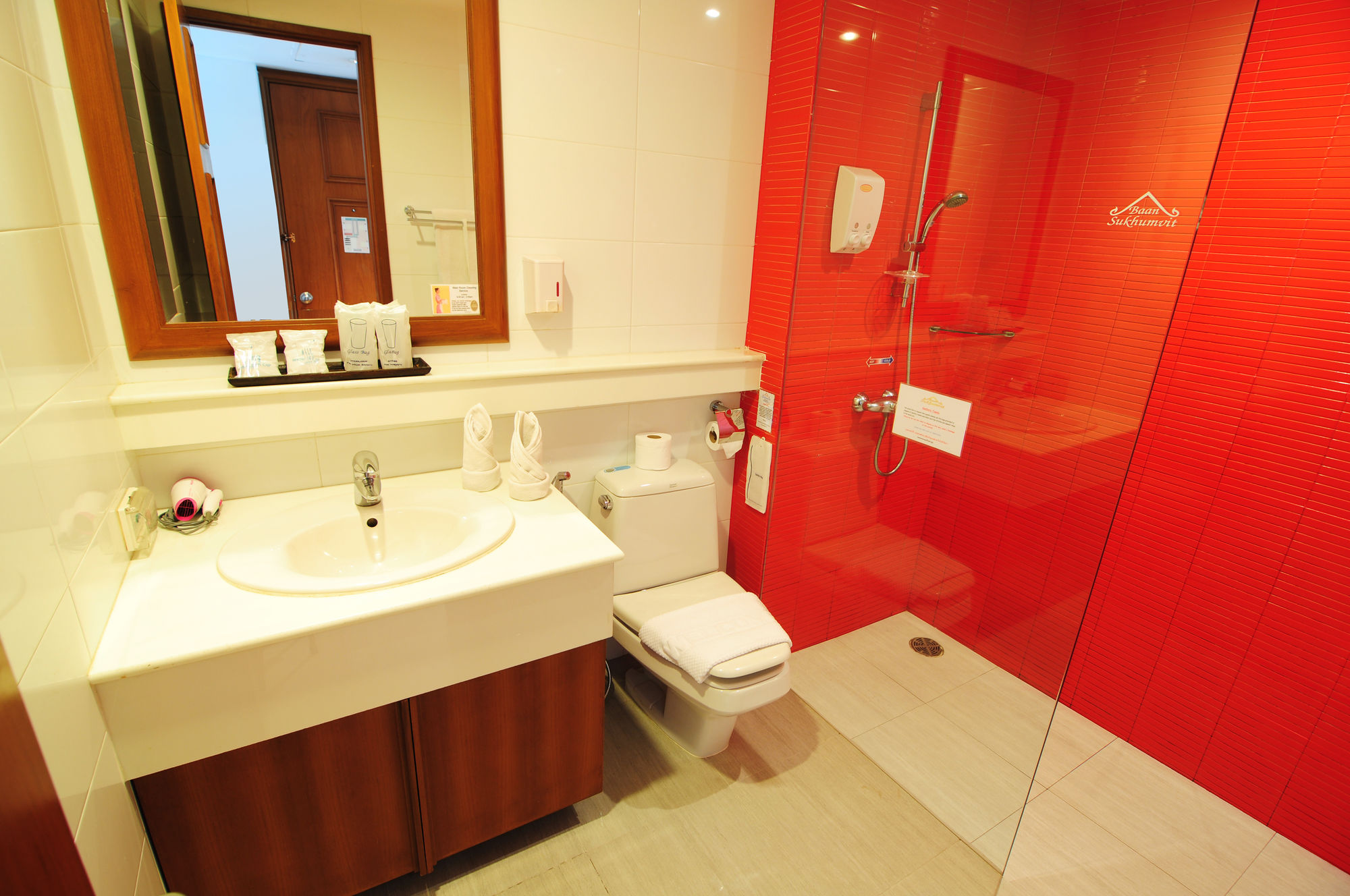 Фото Baan Sukhumvit Soi 18