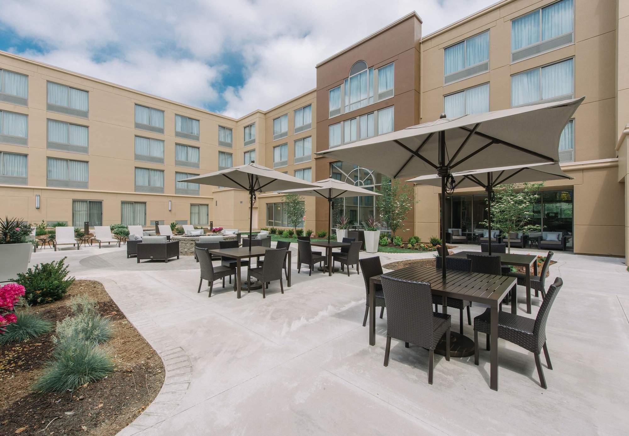 Фото Courtyard by Marriott Nashua