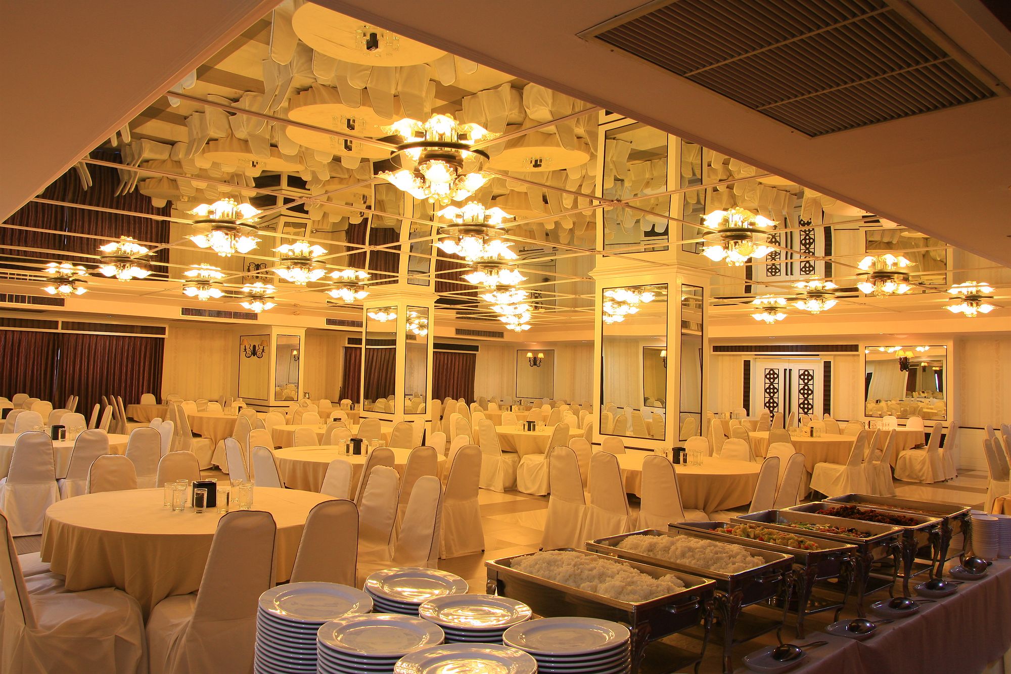 Фото The Legacy Hotel