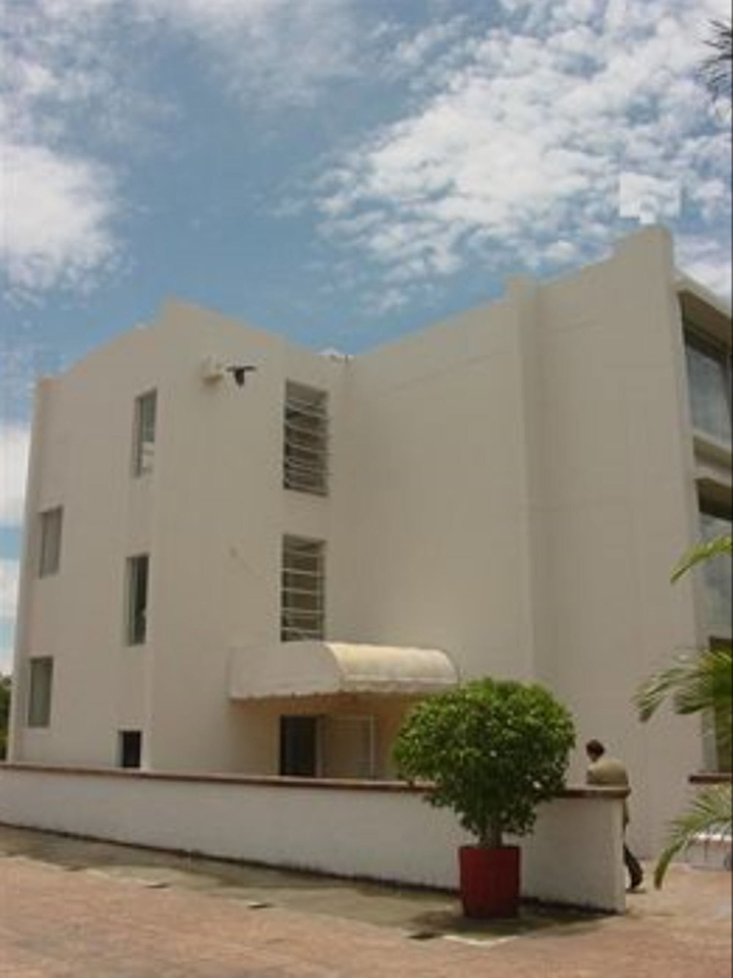 Фото Plaza Hotel and Suites