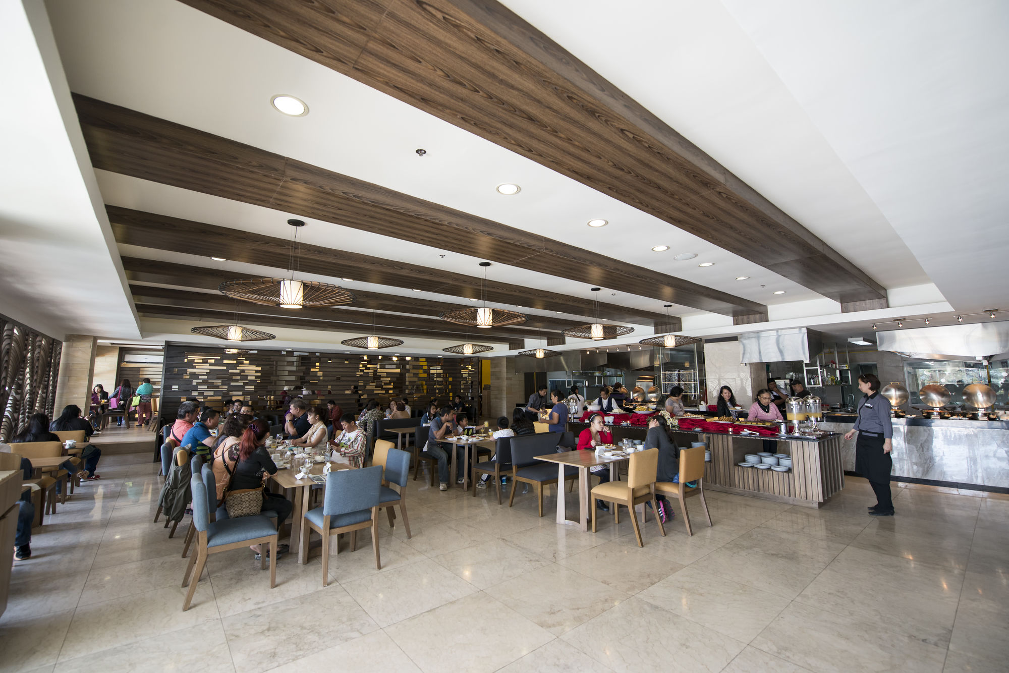 Фото Newtown Plaza Hotel