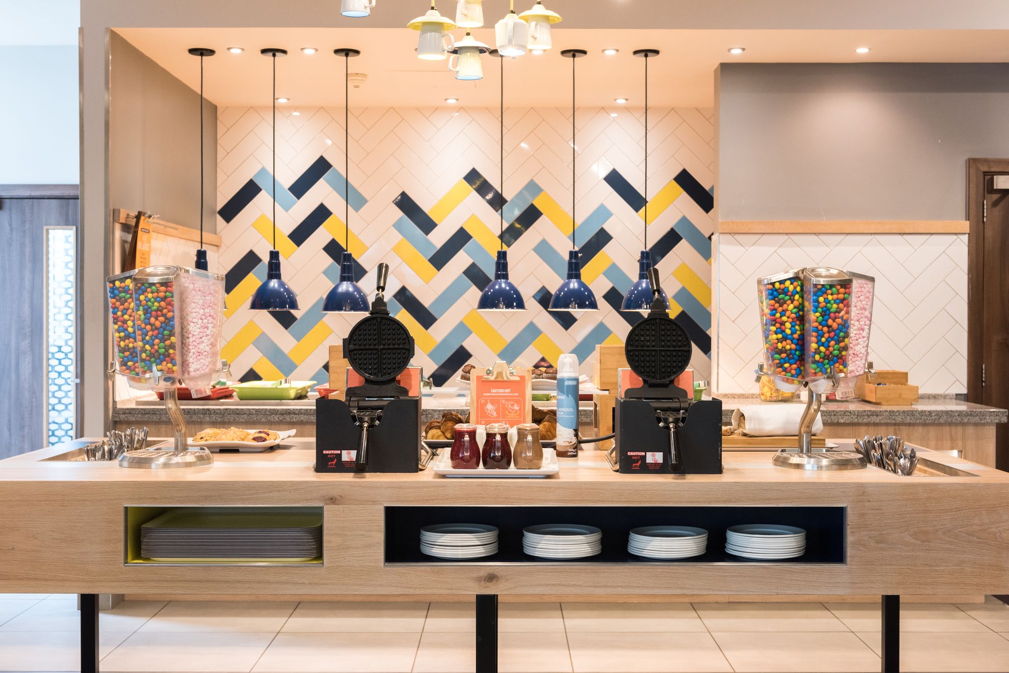 Фото Hampton by Hilton Antwerp Central Station