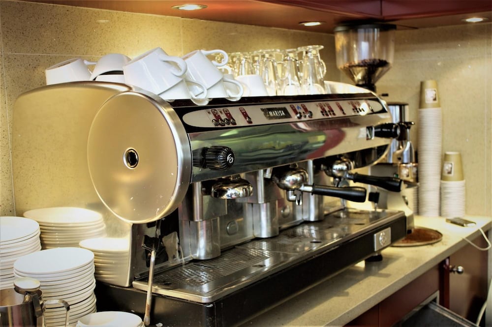 Фото The London Pembury Hotel