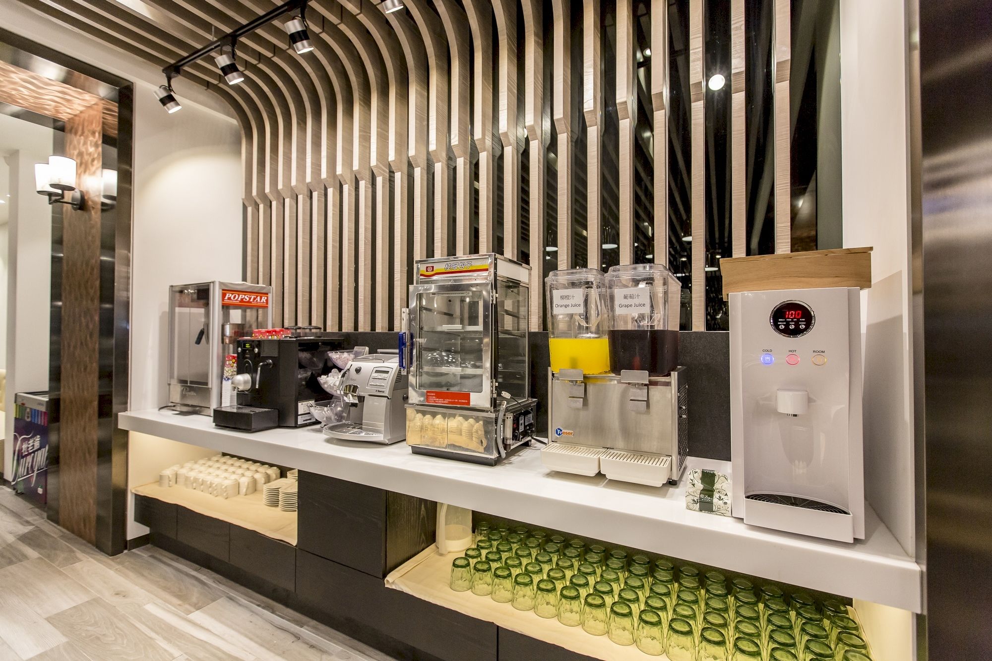 Фото The Cloud Hotel