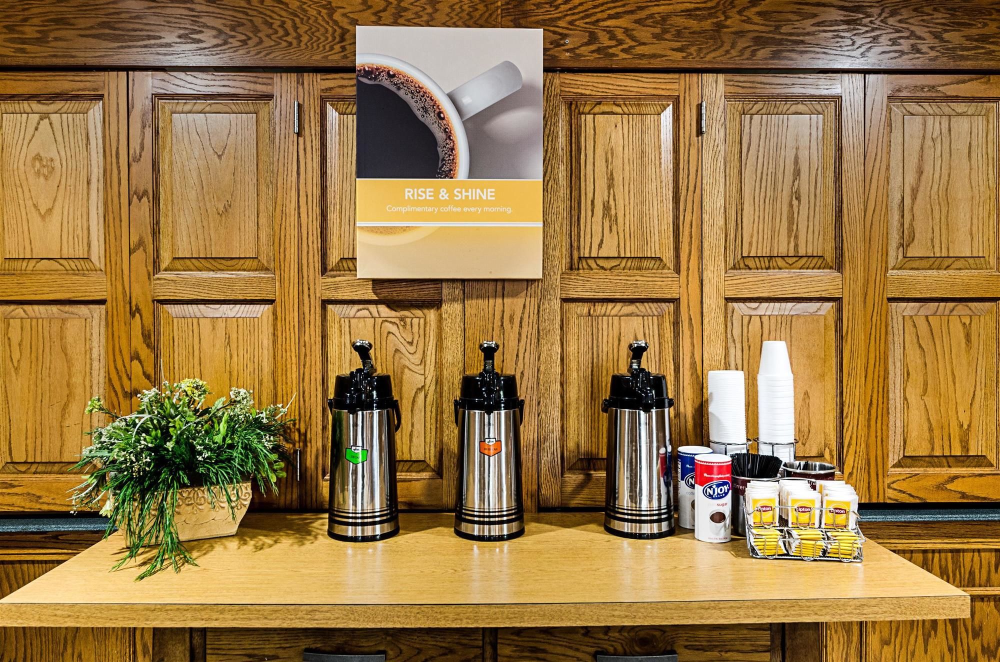 Фото Travelodge by Wyndham Roanoke