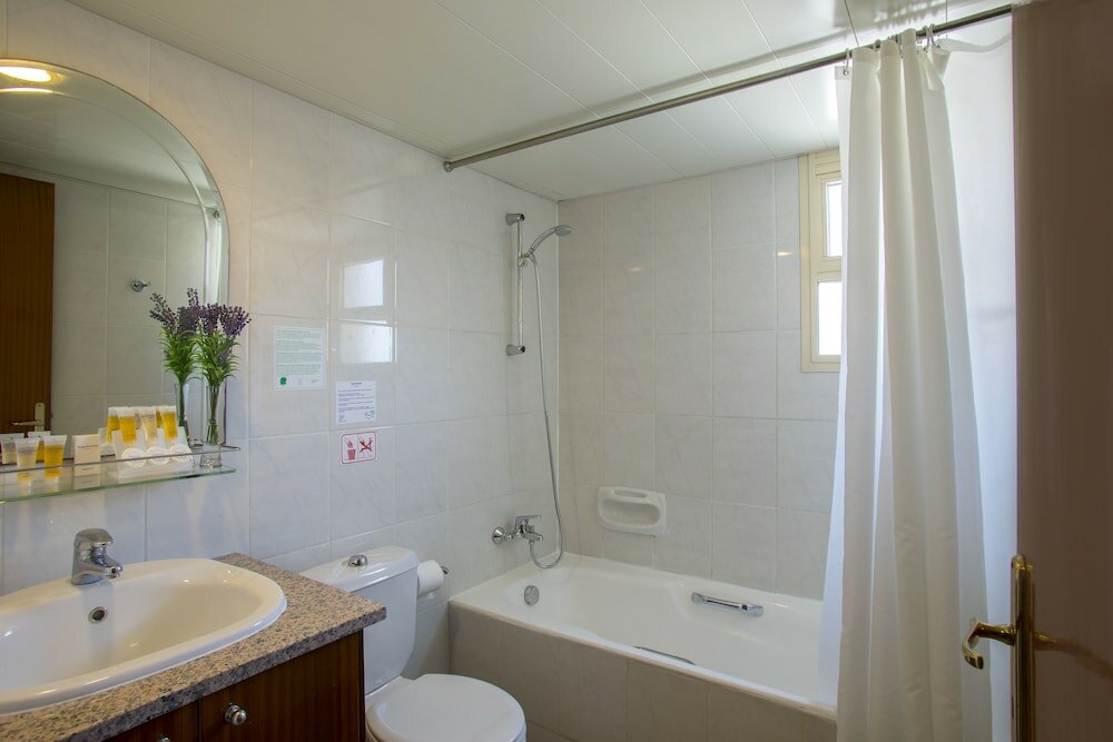 Фото Kapetanios Limassol Hotel