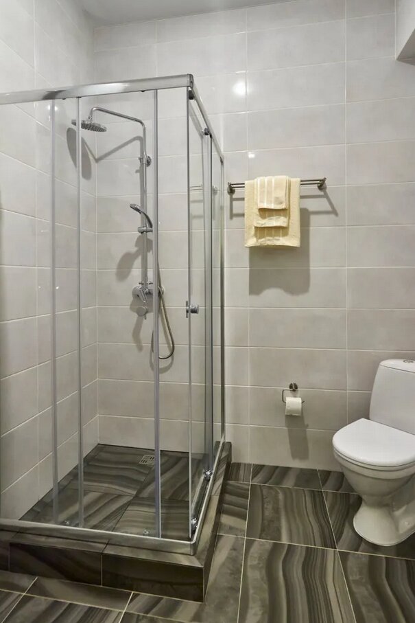 Фото Де факто