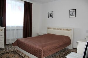 Rus (Tyumen Region, Omutinskoye selskoye poseleniye), hotel