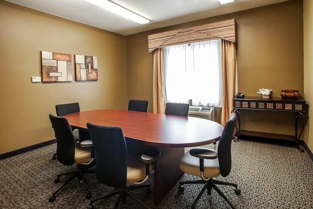 Фото Comfort Suites Elgin