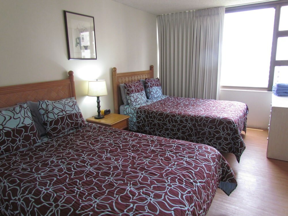 Фото Waikiki Banyan Walk to the Beach