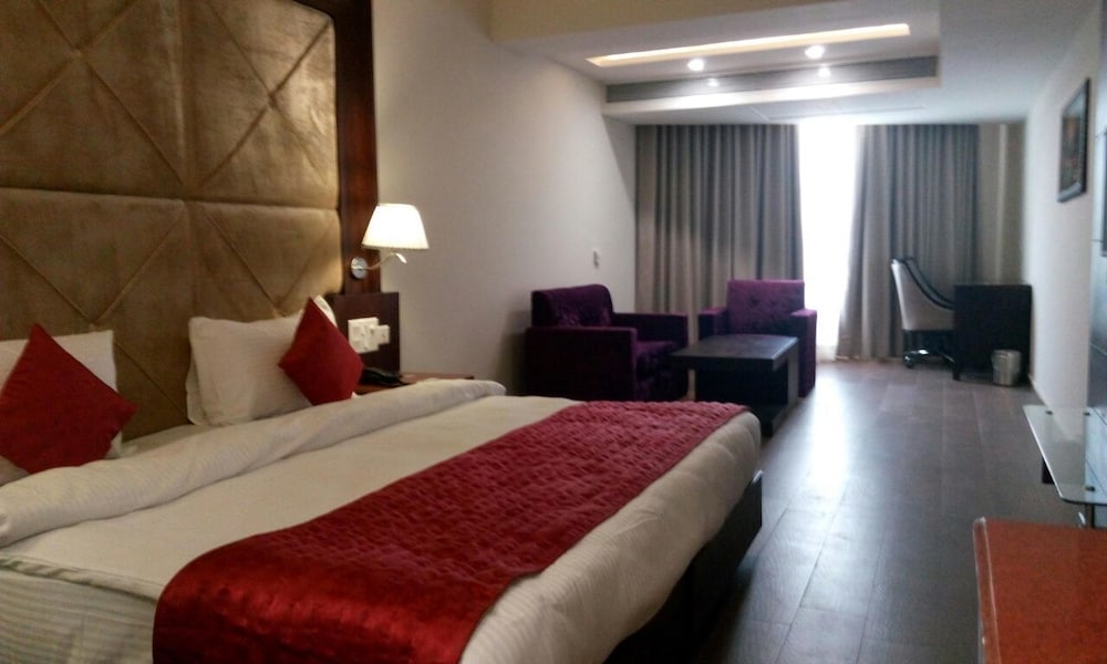 Фото Clarion Inn Sevilla