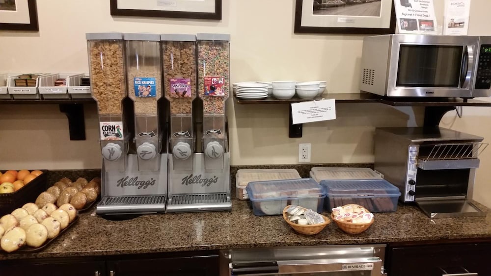 Фото BCMInns Lac La Biche