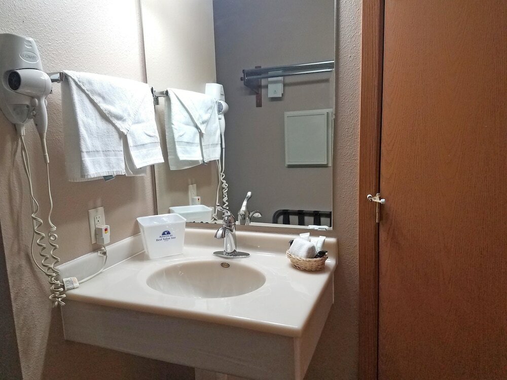 Фото Americas Best Value Inn & Suites Bismarck