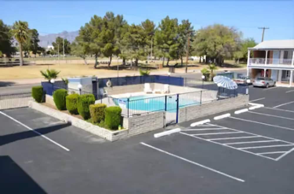 Фото University Inn