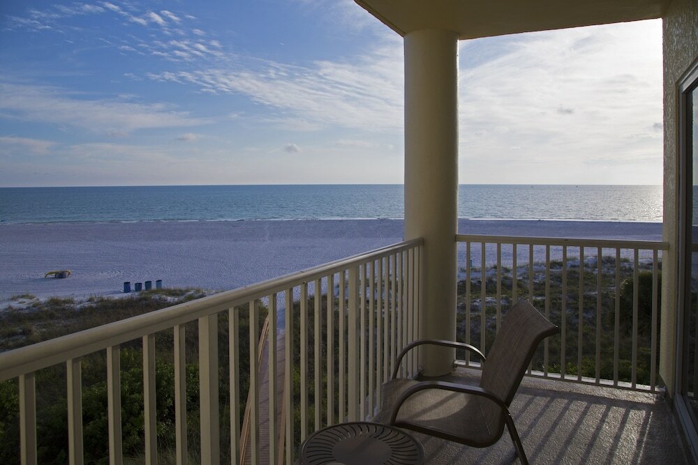 Фото Sunset Vistas Two Bedroom Beachfront Suites