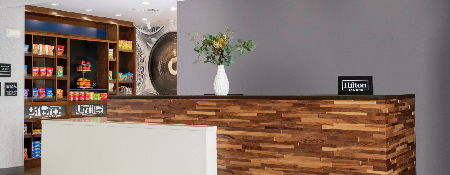 Фото Hampton Inn & Suites by Hilton Toronto Downtown