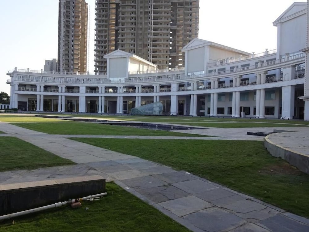 Фото Amanora The Fern Hotels & Club