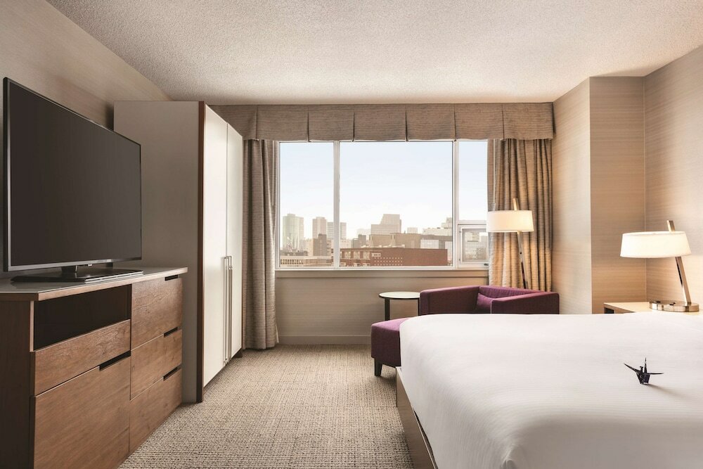 Фото Coast Edmonton Plaza