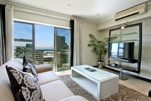 Апартаменты ITC Hospitality Group One Bedrooms Icon Building в Кейптауне