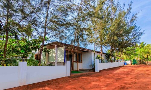 Гостиница Treebo Trend Lands End Beach Resort в Морджиме
