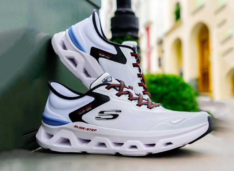 Shoe store Skechers, Dubai, photo