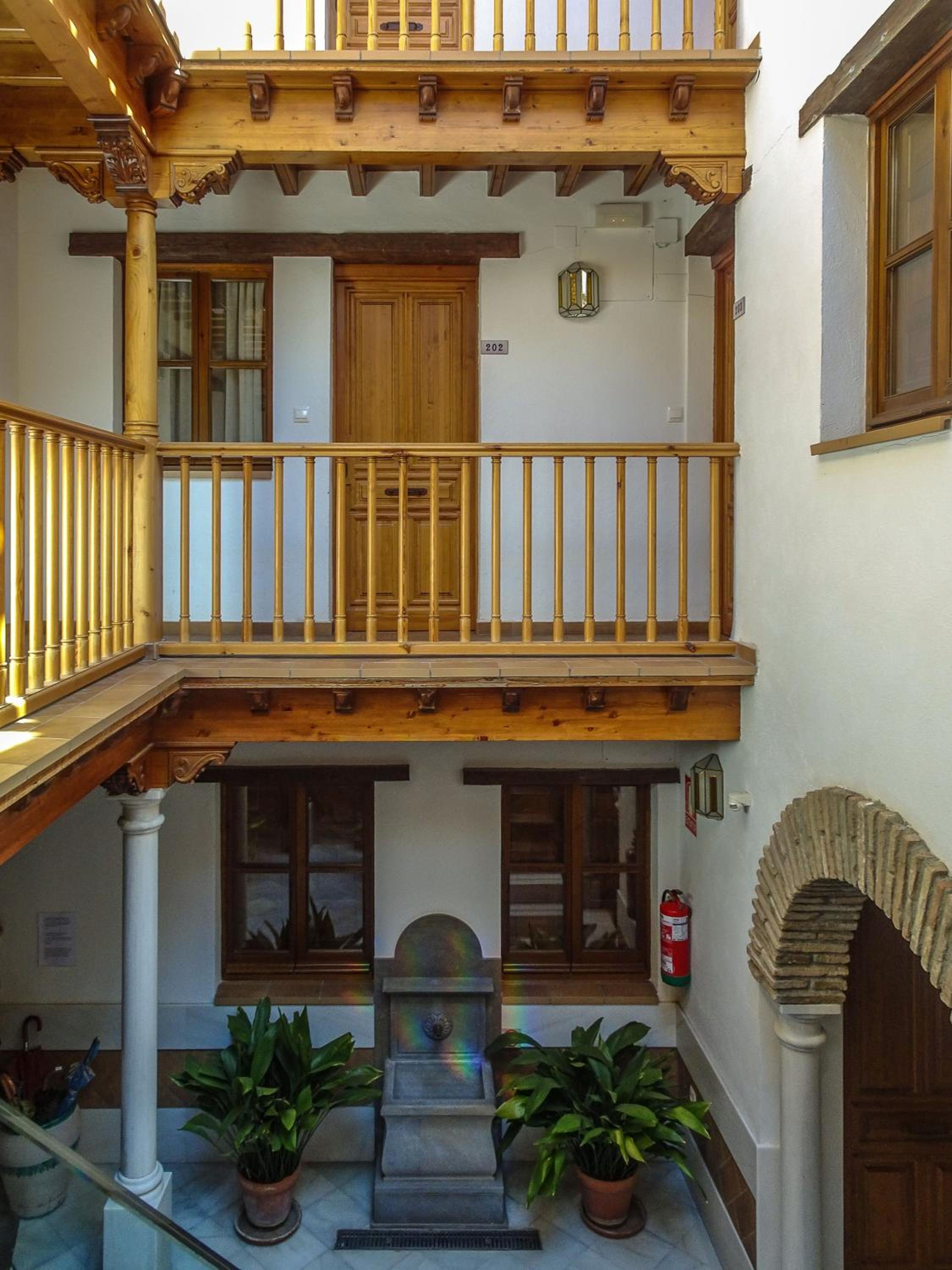 Фото Apartamentos Turisticos Alhambra