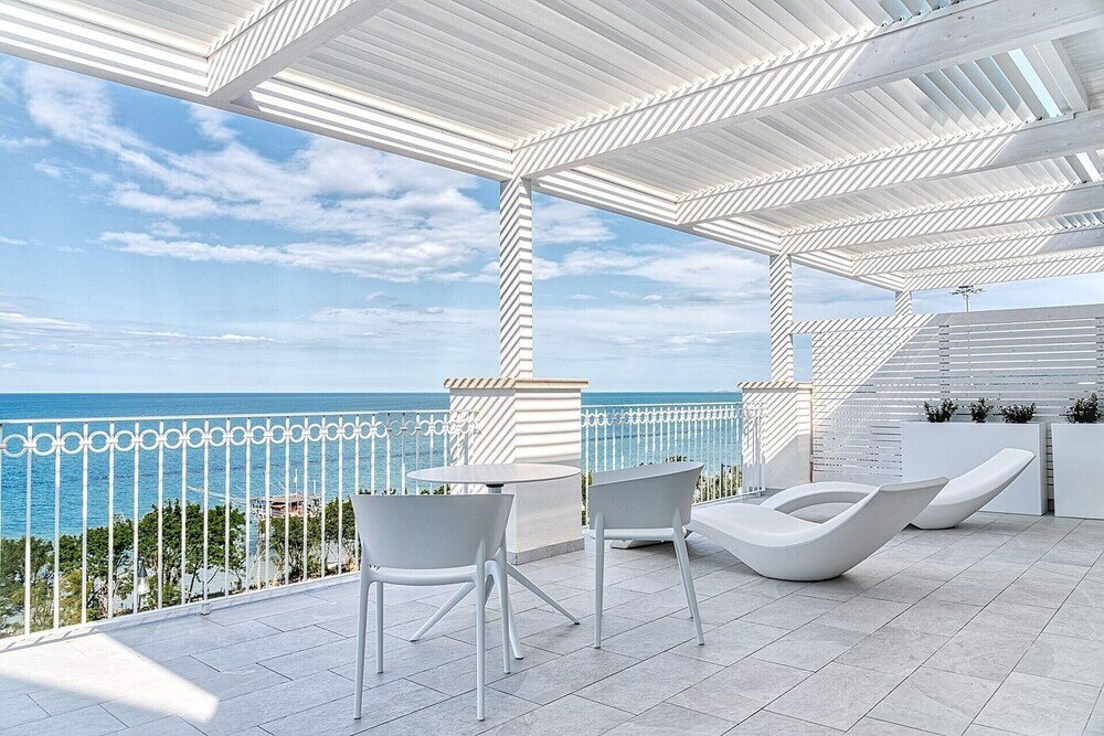 Фото Supporter Deluxe Hotel