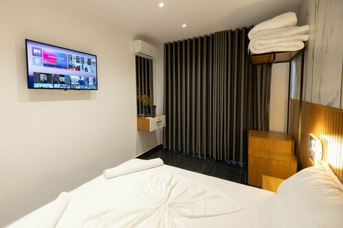 Гостиница Aglon Twin's Hotel во Влёре