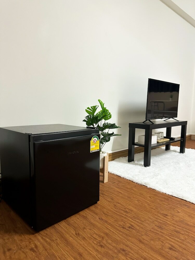 Фото Montana Hotel & Hostel Phuket