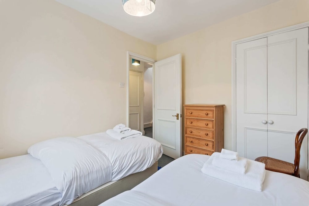 Фото Cozy 2 Bedroom Flat in Pimlico near Metro Station