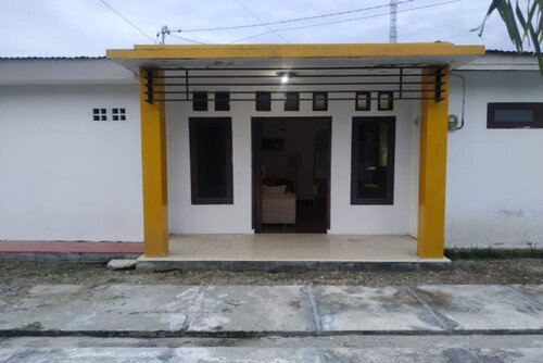 Гостиница Oyo 90699 Yellow White Guesthouse Palu в Палу