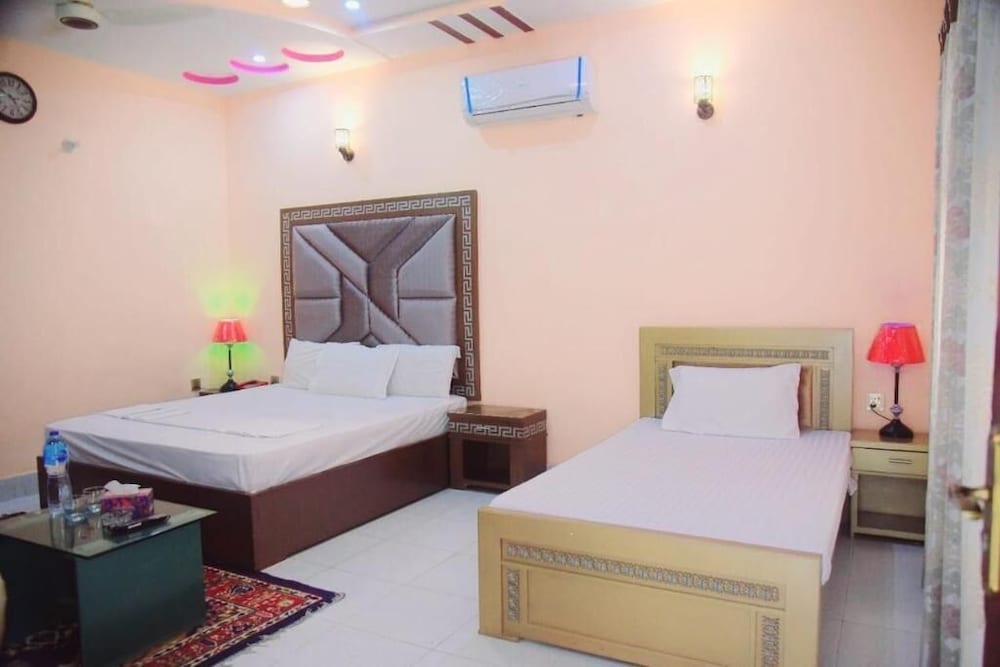 Фото Hotel Shaheen Continental Multan