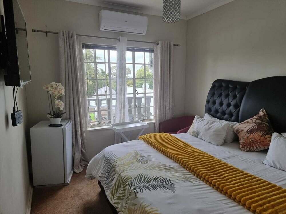 Фото Alicats Place Executive Lodge & Conference