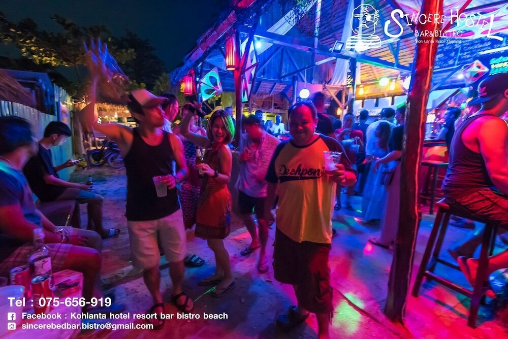 Фото Sincere Guest House & Restaurant - Hostel