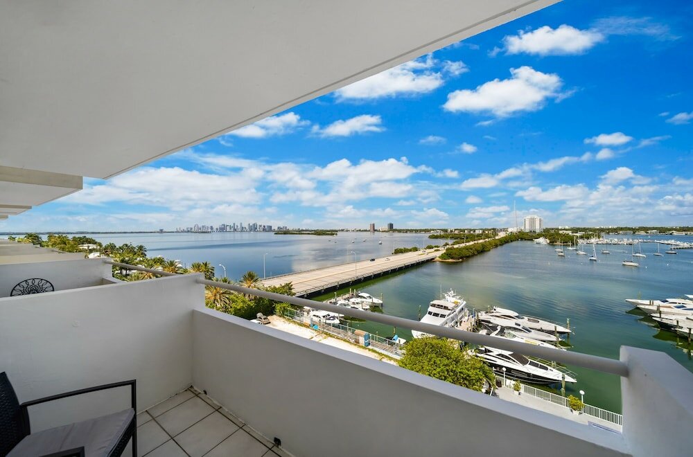 Фото Waterfront One-Bedroom Apt