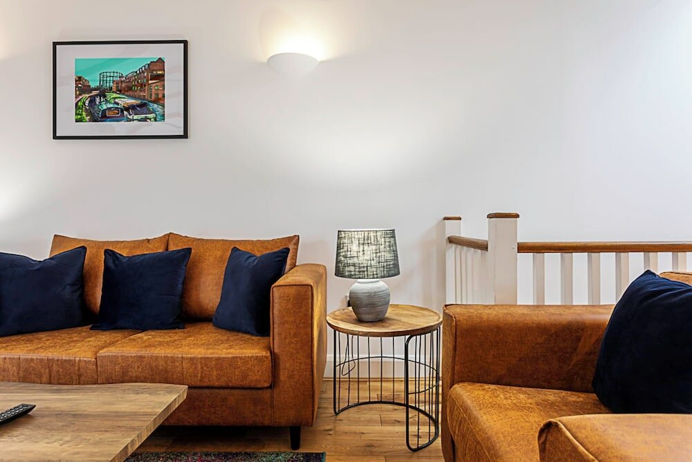 Фото Light and Airy Upside Down House in Boho Hackney